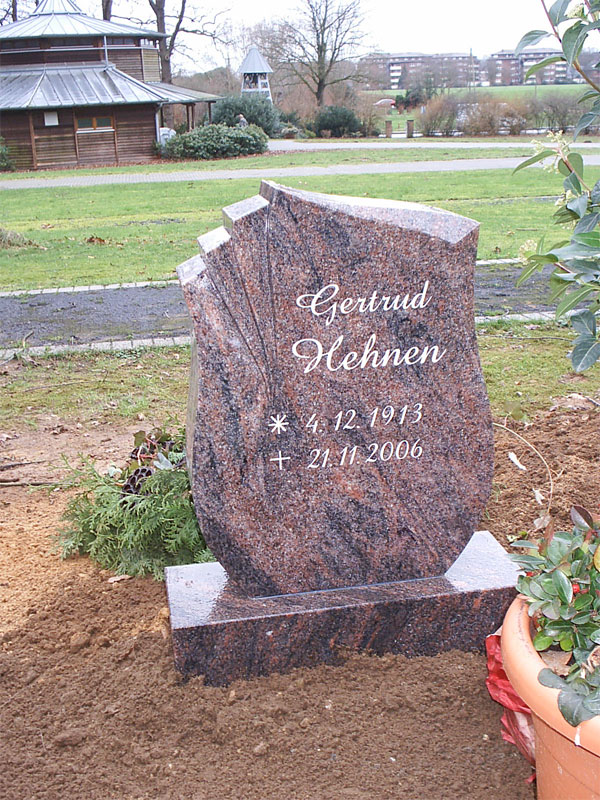 Steinmetz und Bildhauerei Dopp - polierte Grabmale